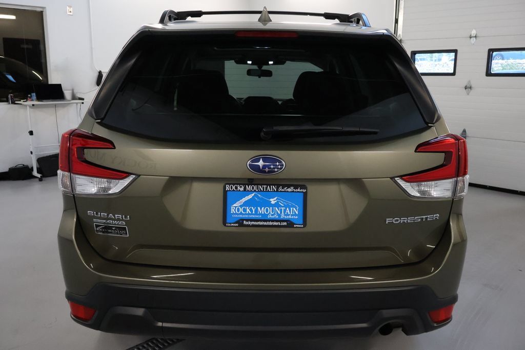 Used 2023 Subaru Forester Premium AWD/4WD image 6
