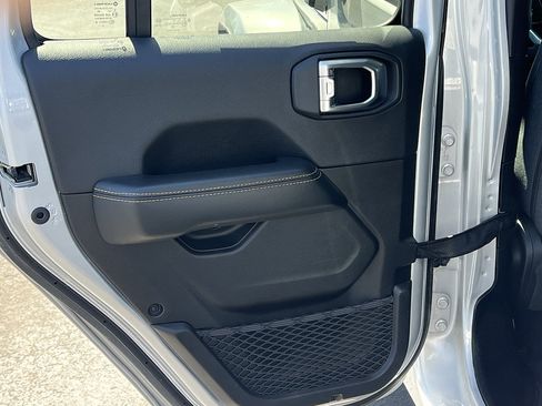 Used 2024 Jeep Wrangler Unlimited Sahara AWD/4WD image 31