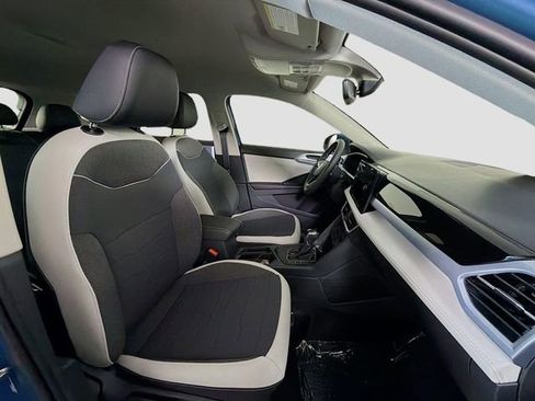 New 2026 Volkswagen Taos SE FWD image 27