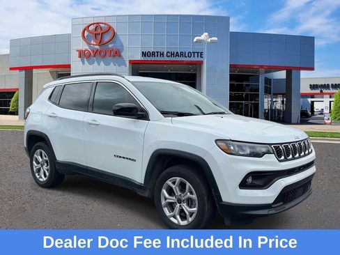 Used 2025 Jeep Compass Latitude AWD/4WD image 1