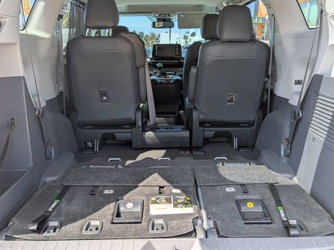 Used 2023 Toyota Sienna XLE image 6
