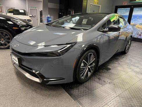 Used 2024 Toyota Prius Limited image 2