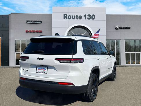 Used 2023 Jeep Grand Cherokee L Laredo image 4