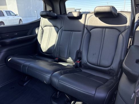 Used 2024 Jeep Wagoneer Series II image 35