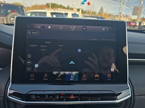 Certified 2022 Jeep Compass Limited w/ (RED) Package image 27