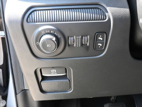 Used 2024 Jeep Wagoneer Series II w/ Flexible Seating Group RWD image 11