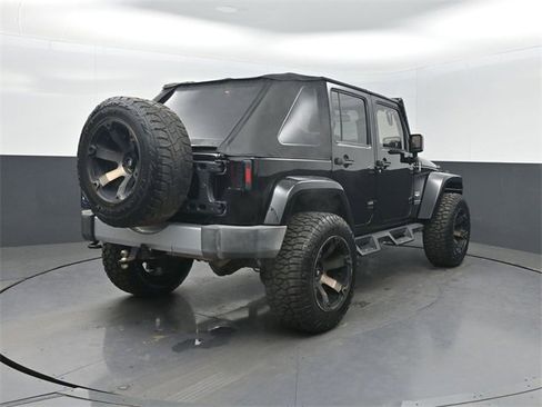 Used 2015 Jeep Wrangler Unlimited Sahara image 25