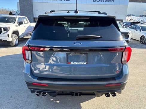 Used 2025 Ford Explorer ST image 4