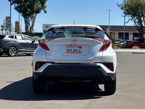 Used 2021 Toyota C-HR LE FWD image 4