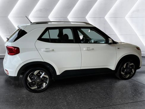 Used 2026 Hyundai Venue SEL FWD image 4