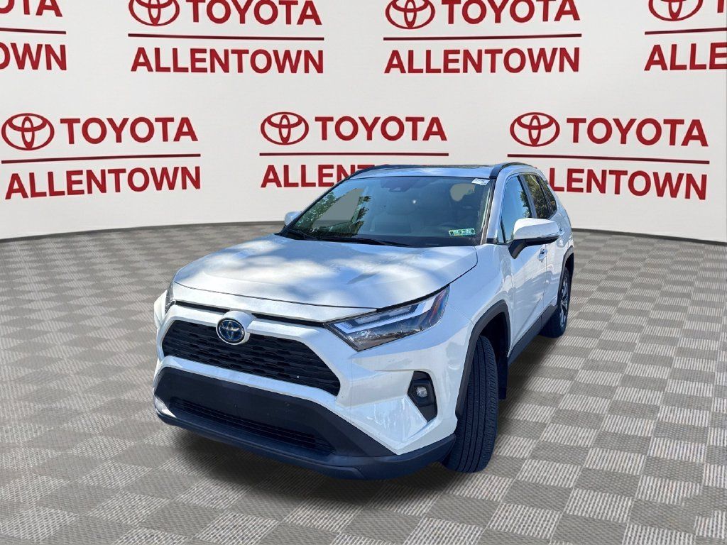 Used 2022 Toyota RAV4 XLE Premium AWD/4WD image 16