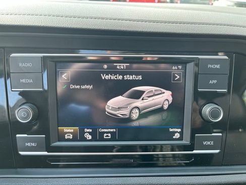 Used 2023 Volkswagen Jetta SE FWD image 33