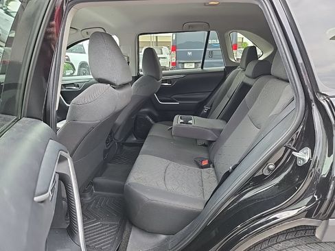 Used 2021 Toyota RAV4 XLE FWD image 14