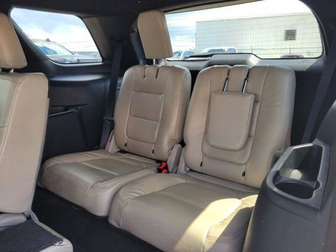 Used 2018 Ford Explorer XLT w/ Equipment Group 201A FWD image 28