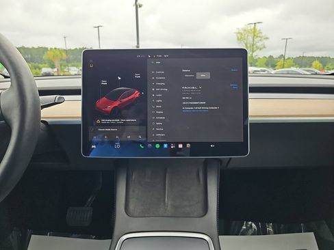Used 2021 Tesla Model Y Long Range AWD/4WD image 25