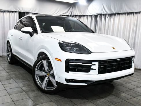 Used 2024 Porsche Cayenne Coupe AWD/4WD image 3