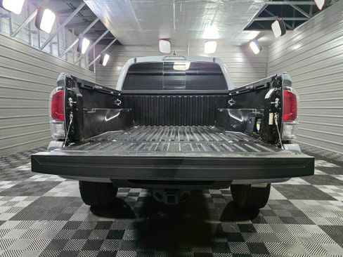 Used 2021 Toyota Tacoma TRD Sport w/ Technology Package AWD/4WD image 10