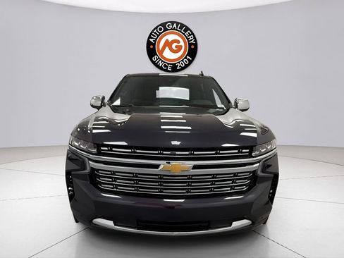 Used 2023 Chevrolet Suburban Premier image 2