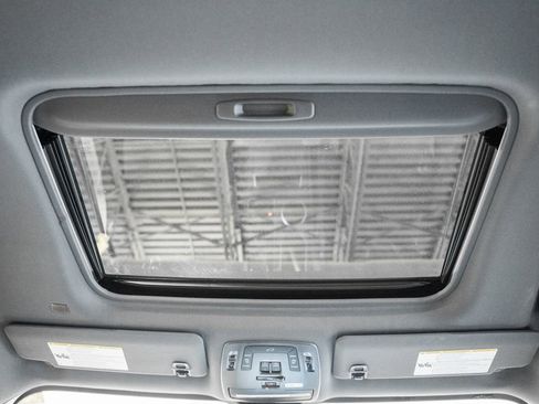 Used 2023 Toyota Sienna XSE FWD image 31
