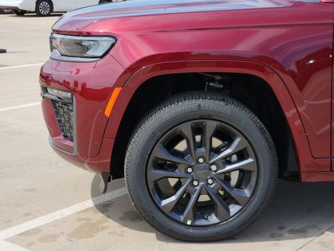 New 2026 Jeep Grand Cherokee L Limited AWD/4WD image 5