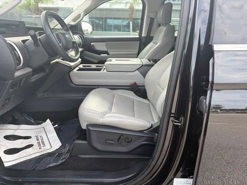 Used 2025 Ford Expedition Max Active RWD image 10