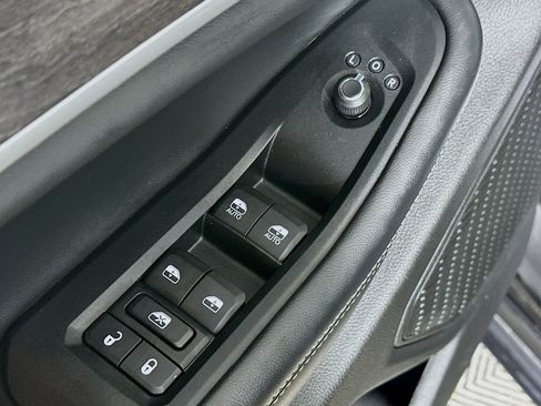 Used 2023 Jeep Grand Cherokee Limited w/ Black Appearance Package AWD/4WD image 18