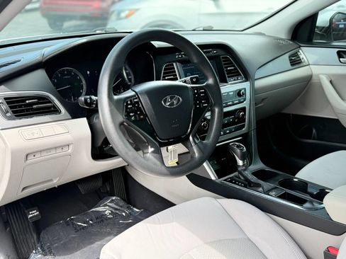 Used 2017 Hyundai Sonata SE FWD image 11