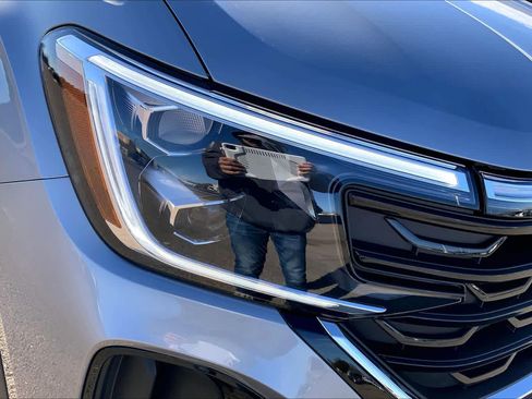 New 2026 Volkswagen Atlas Cross Sport SE AWD/4WD image 13