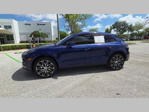Used 2024 Porsche Macan w/ Premium Plus Package image 45