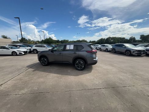 Used 2025 Nissan Rogue SV AWD/4WD image 9