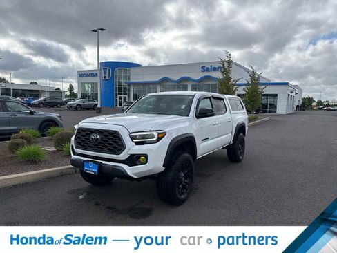 Used 2020 Toyota Tacoma TRD Off-Road AWD/4WD image 1