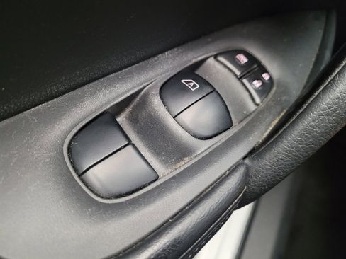 Used 2016 Nissan Rogue S w/ Appearance Package image 27