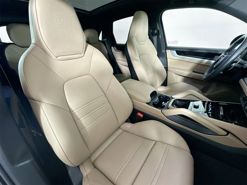 Certified 2025 Porsche Cayenne S image 28