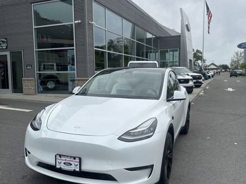 Used 2023 Tesla Model Y Long Range AWD/4WD image 1