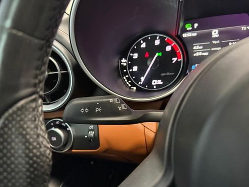 Used 2020 Alfa Romeo Giulia Ti w/ Nero Edizione RWD image 33