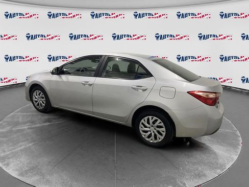 Used 2018 Toyota Corolla LE image 8