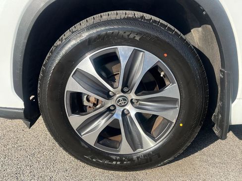 Used 2022 Toyota Highlander XLE image 41