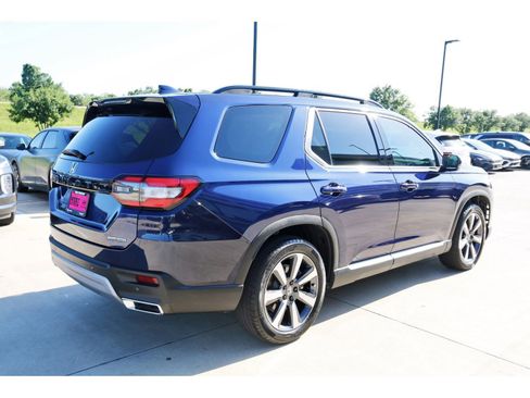 Used 2024 Honda Pilot Touring image 8