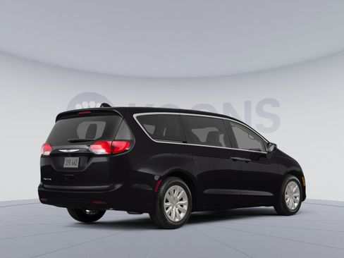 Used 2018 Chrysler Pacifica Touring-L FWD image 4