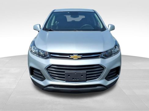 Used 2020 Chevrolet Trax LS FWD image 2