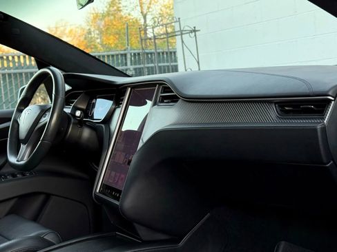 Used 2018 Tesla Model X 75D image 12