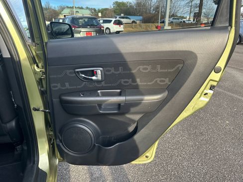 Used 2013 Kia Soul + w/ Audio Pkg image 16