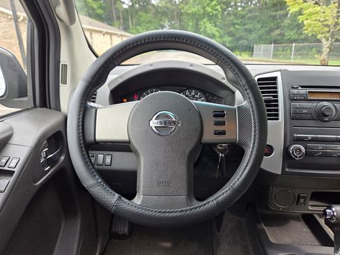 Used 2010 Nissan Frontier SE w/ SE Value Truck Pkg RWD image 21