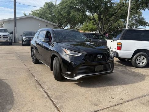Used 2023 Toyota Highlander XSE image 3