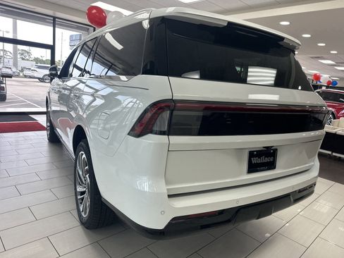 New 2026 Lincoln Navigator Reserve AWD/4WD image 7