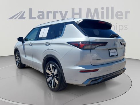Used 2025 Mitsubishi Outlander SEL FWD image 3
