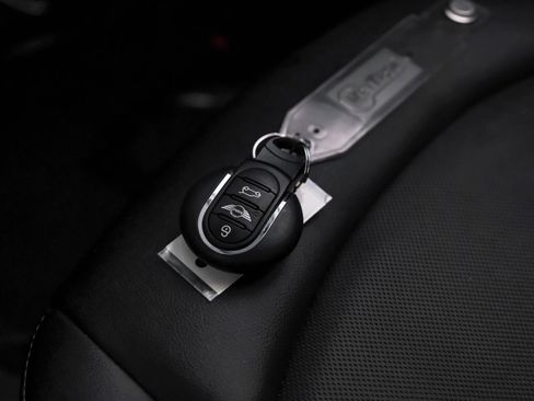 Used 2016 MINI Cooper 2-Door Hardtop image 42