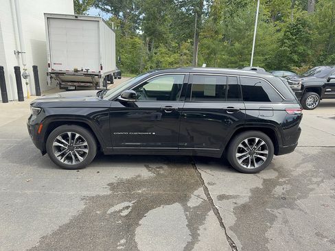 Used 2023 Jeep Grand Cherokee Overland w/ Adv Protech Group III AWD/4WD image 2