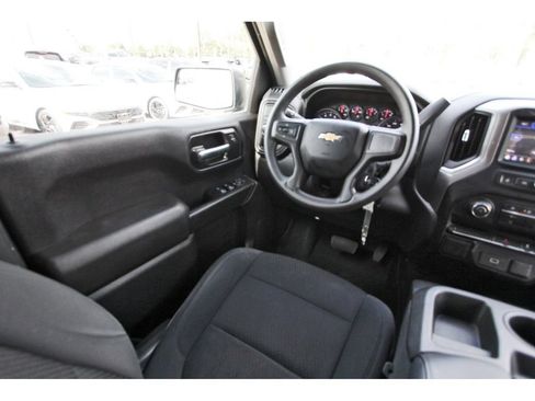 Used 2020 Chevrolet Silverado 1500 Custom w/ Infotainment Package RWD image 11