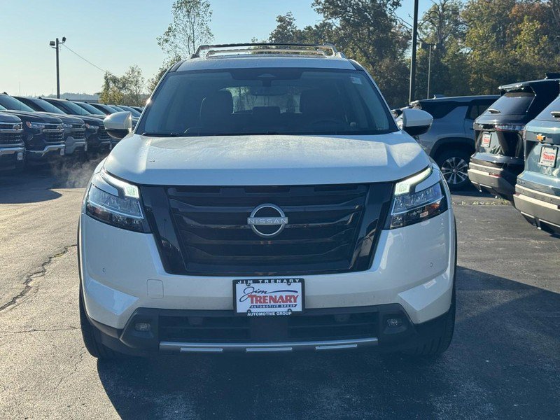 Used 2024 Nissan Pathfinder Platinum w/ Black Appearance Package FWD image 9